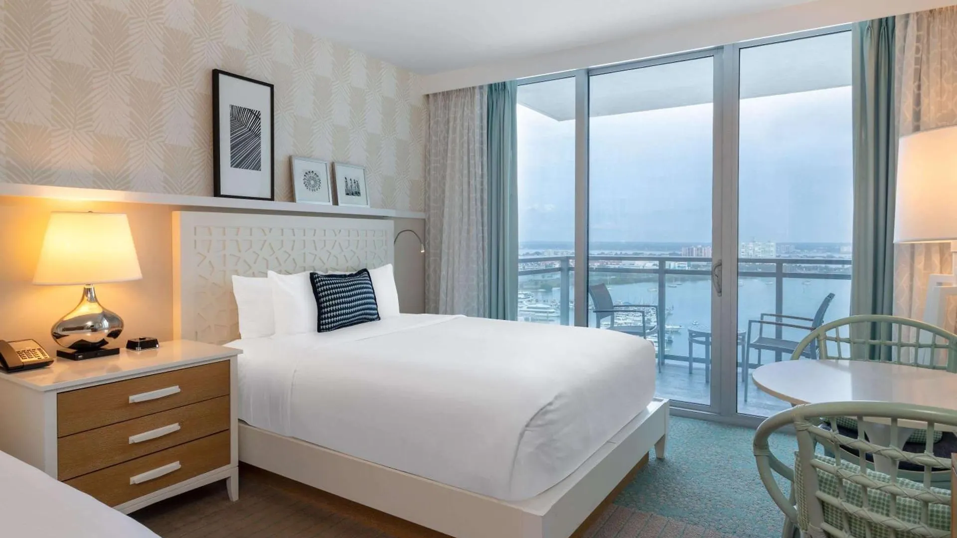 Wyndham Grand Clearwater Beach 4*,